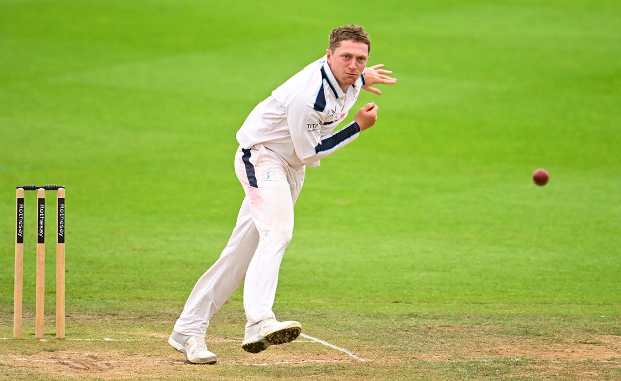 Dom Bess lets the ball go, Somerset vs Yorkshire, County Championship, Taunton, September 10, 2025