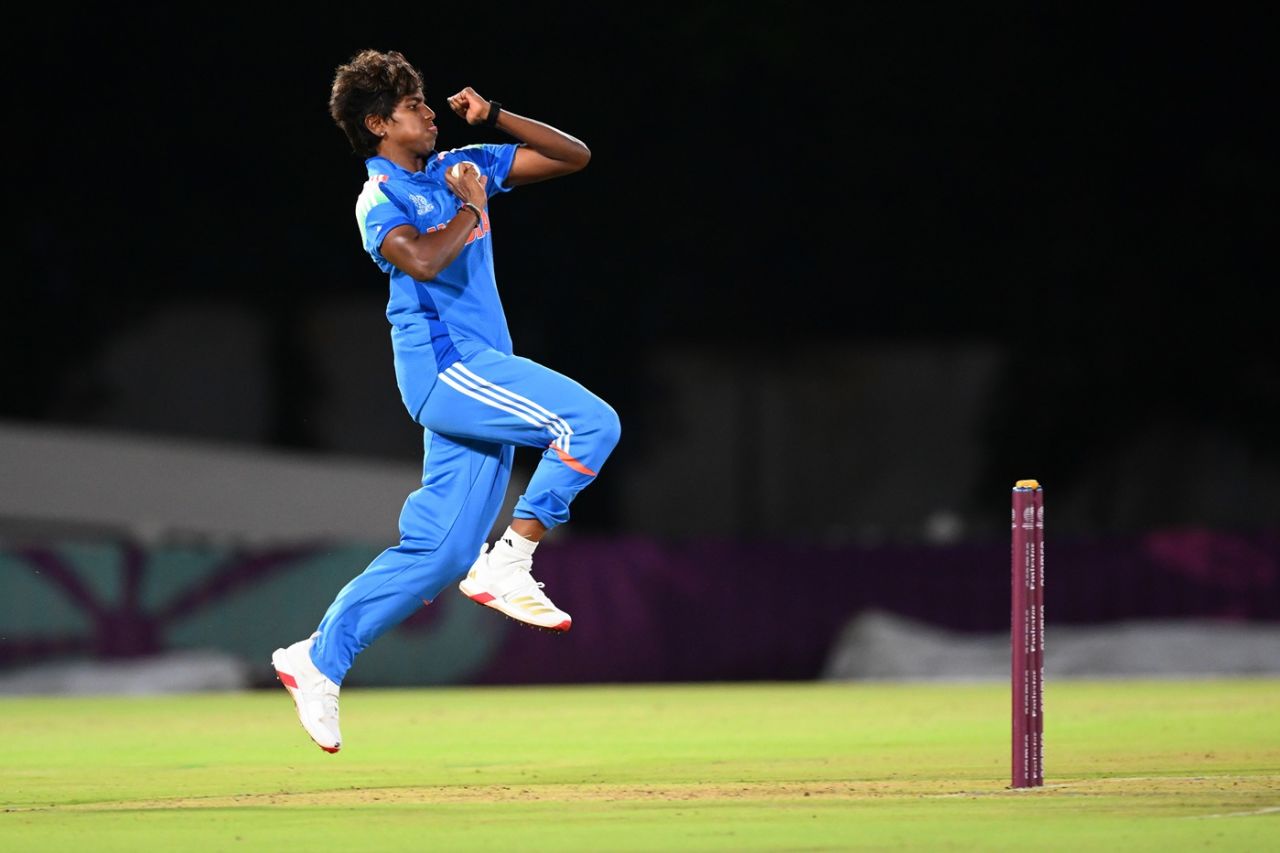 Arundhati Reddy was back in action after suffering a blow to her leg in the first warm-up fixture, India vs New Zealand, Women's ODI World Cup warm-up, Bengaluru, September 27, 2025