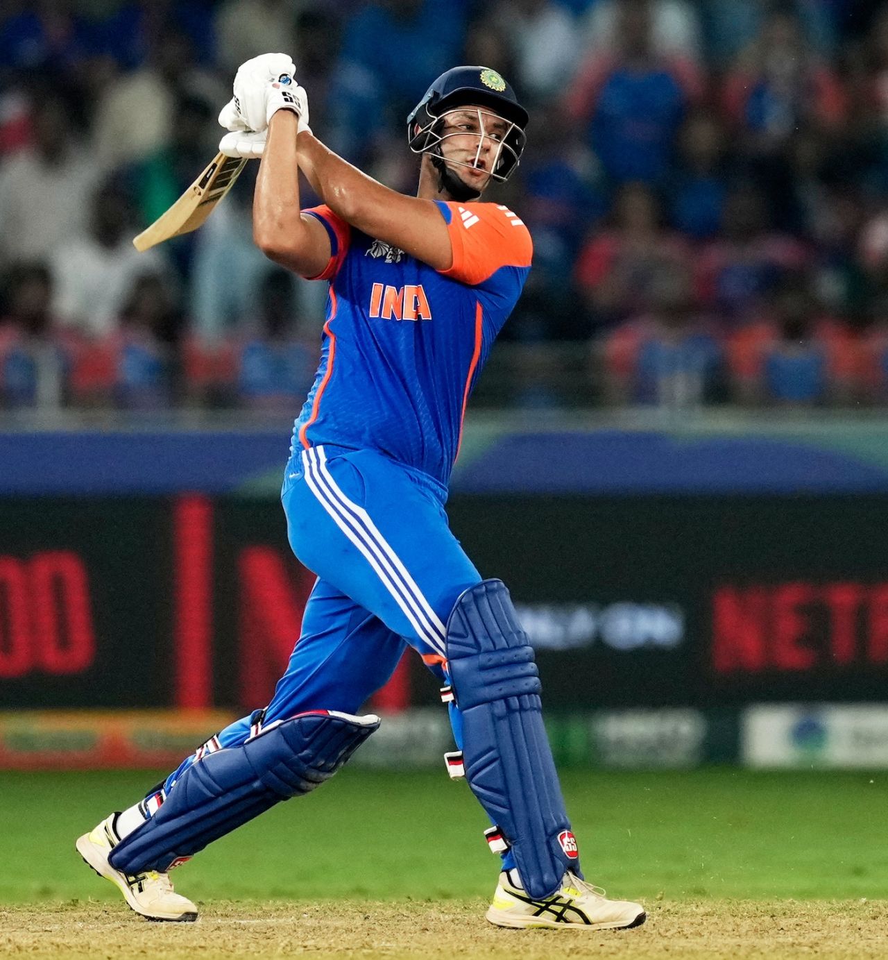 Shivam Dube whacks the ball over the leg side, India vs Pakistan, Asia Cup final, Dubai, September 28, 2025