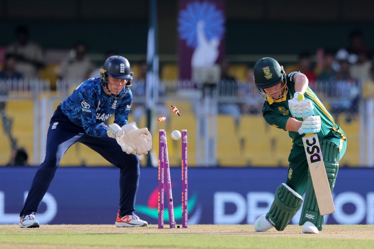 Marizanne Kapp became Linsey Smith's third victim, England vs South Africa, Women's ODI World Cup, Guwahati, October 3, 2025