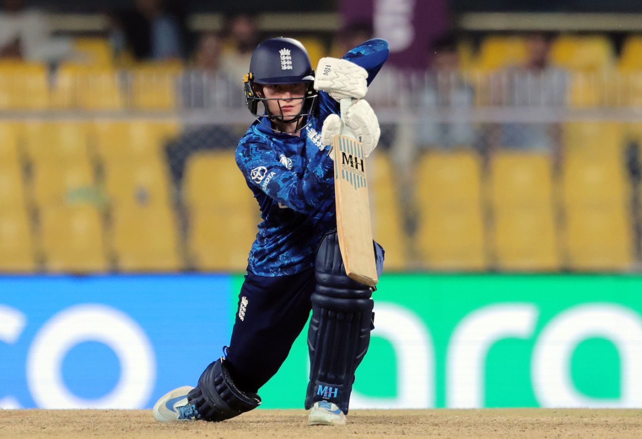 Charlie Dean offered support to Heather Knight, Bangladesh vs England, Women's ODI World Cup, Guwahati, October 7, 2025