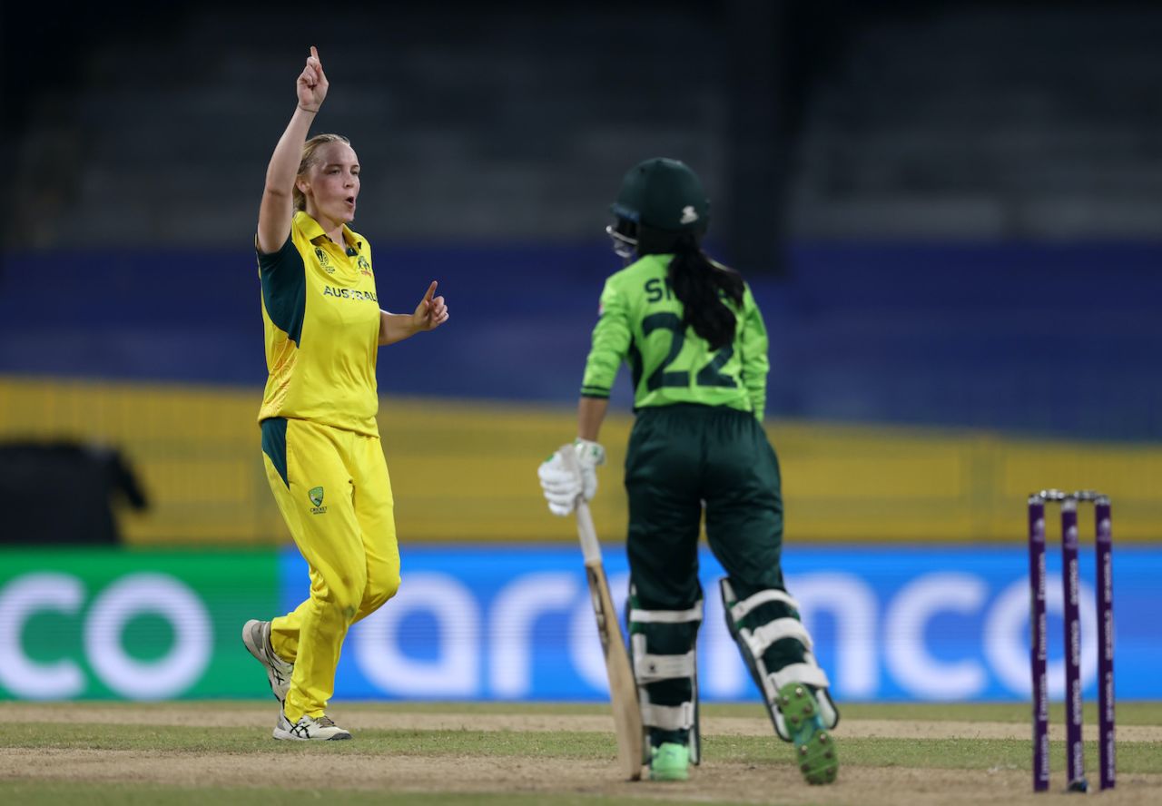 Kim Garth got Sidra Nawaz for 5, Australia vs Pakistan, Women's ODI World Cup, Colombo, October 8, 2025