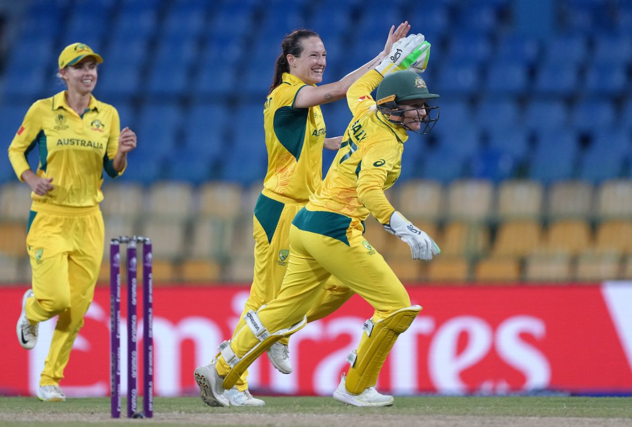 Megan Schutt and Alyssa Healy celebrate Natalia Pervaiz's wicket, Australia vs Pakistan, Women's ODI World Cup, Colombo, October 8, 2025