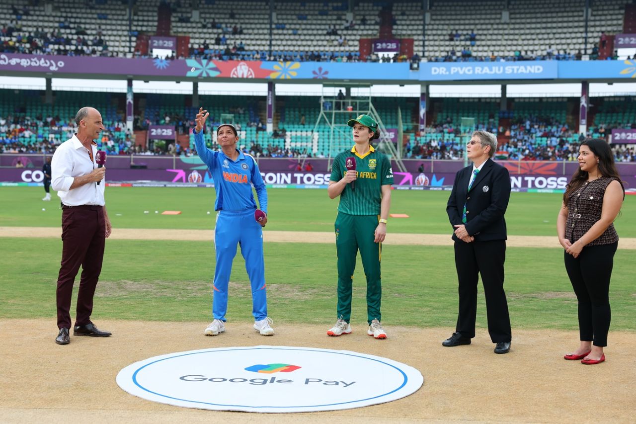 Harmanpreet Kaur and Laura Wolvaardt at the toss, India vs South Africa, Women's ODI World Cup, Visakhapatnam, October 9, 2025