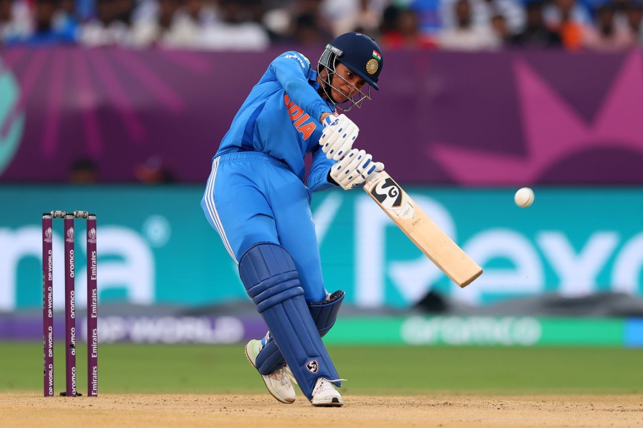 Smriti Mandhana goes down the ground against Ayabonga Khaka, India vs South Africa, Women's ODI World Cup, Visakhapatnam, October 9, 2025