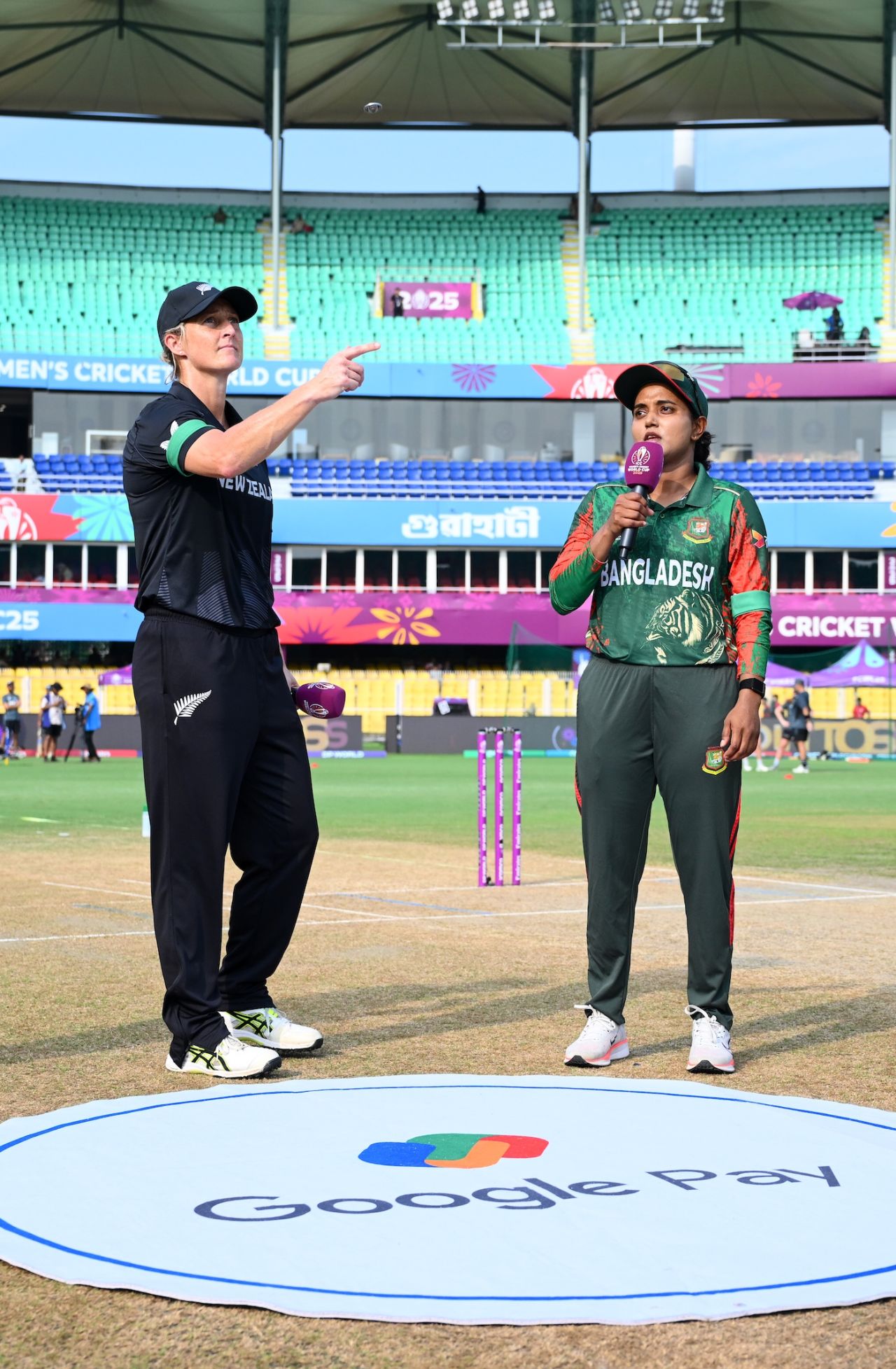Sophie Devine flips the coin and Nigar Sultana calls, Bangladesh vs New Zealand, Women's ODI World Cup, Guwahati, October 10, 2025