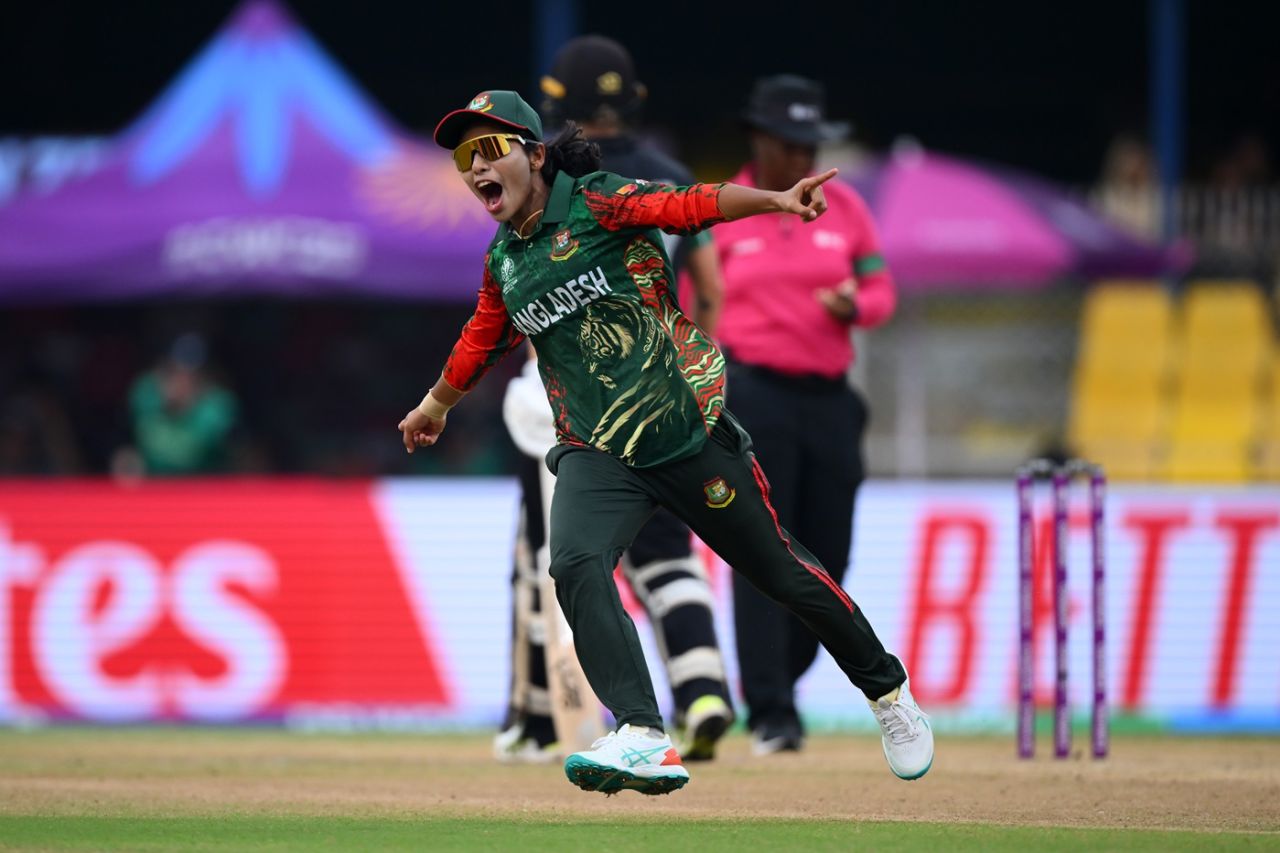 নিউজিল্যান্ড বাংলাদেশকে 221 রানের লক্ষ্য দিয়েছে