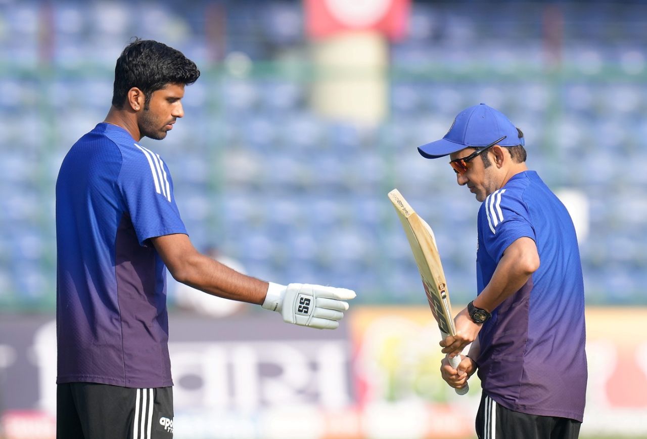 Washington Sundar has a chat with coach Gautam Gambhir, India vs West Indies, 2nd Test, Delhi, 2nd day, October 11, 2025