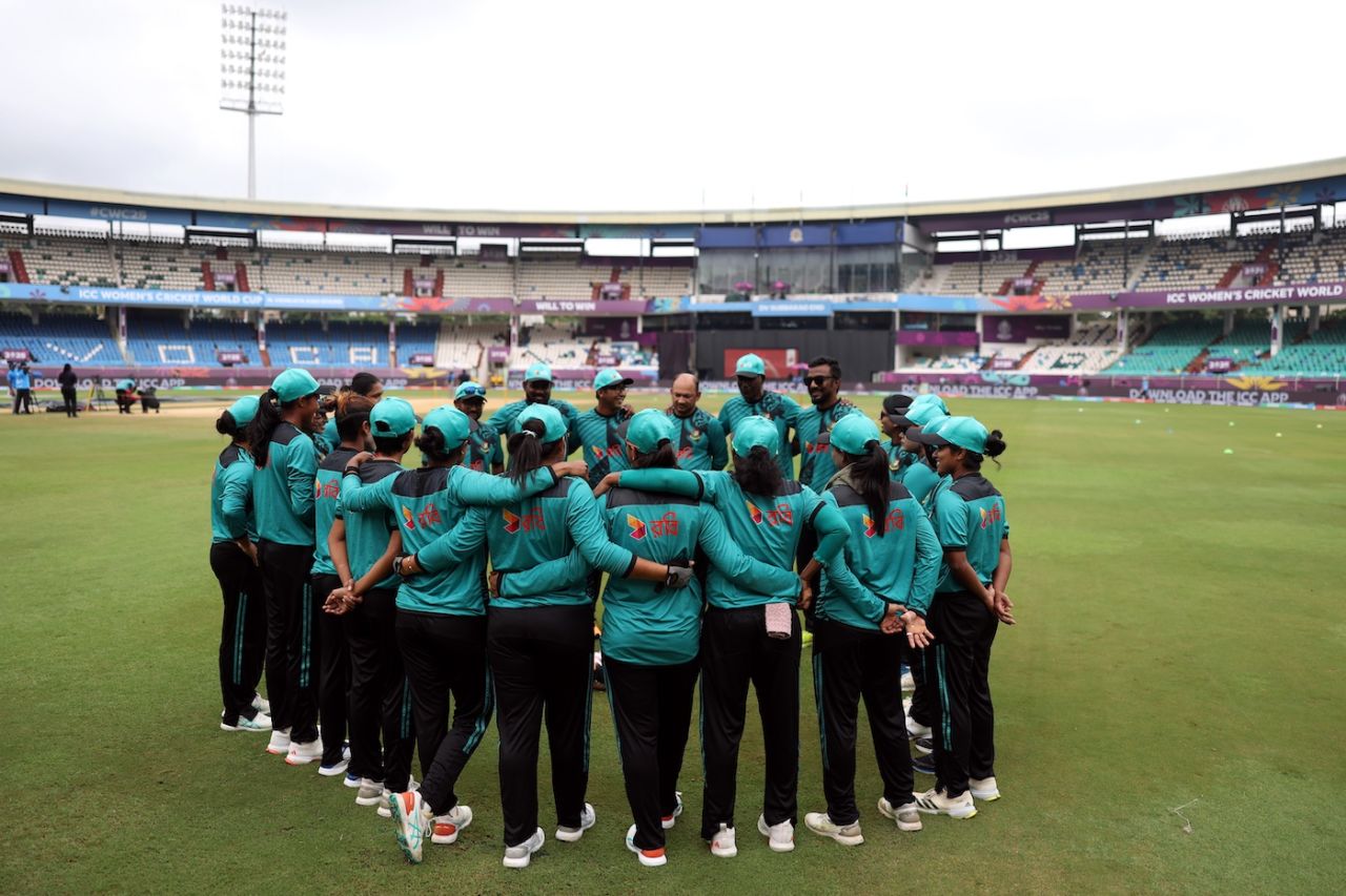 অ্যাকশনে বাংলাদেশ, বাংলাদেশ বনাম দক্ষিণ আফ্রিকা, মহিলা ওয়ানডে বিশ্বকাপ, বিশাখাপত্তনম, ১৩ অক্টোবর ২০২৫