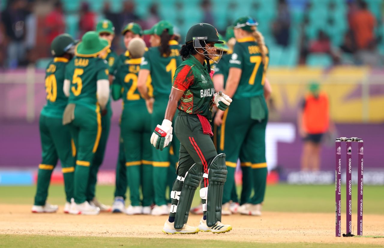 Fargana Hoque was trapped lbw trying to sweep, Bangladesh vs South Africa, Women's ODI World Cup, Visakhapatnam, October 13, 2025