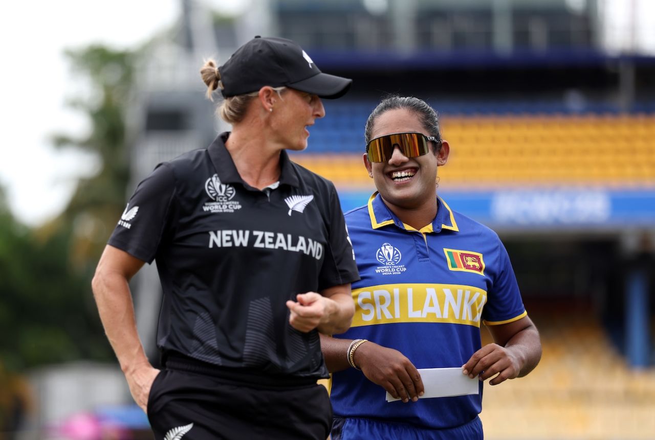 Sophie Devine and Chamari Athapaththu have a chat at the toss, New Zealand vs Sri Lanka, Women's ODI World Cup, Colombo, October 14, 2025
