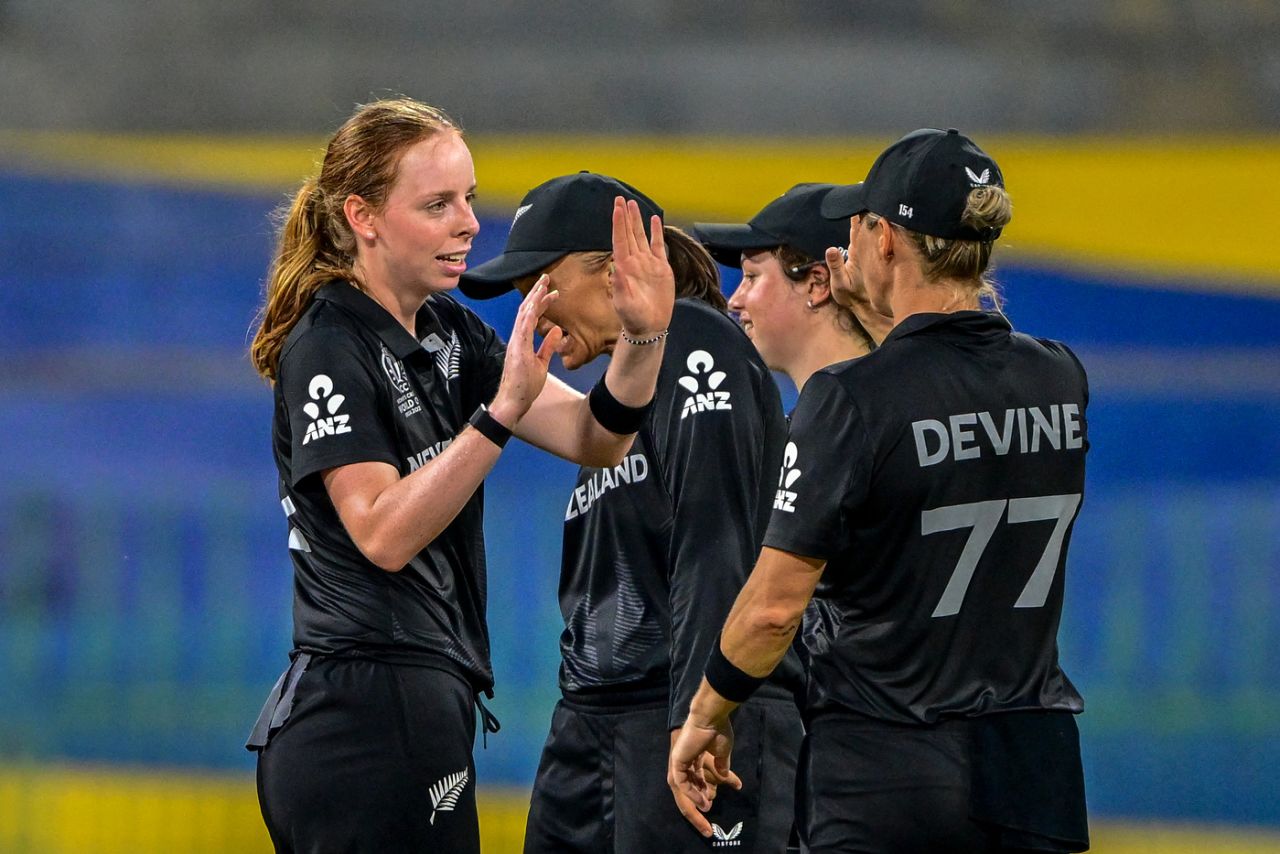 Bree Illing struck twice in two overs at the death, Sri Lanka vs New Zealand, Women's ODI World Cup, Colombo, October 15, 2025