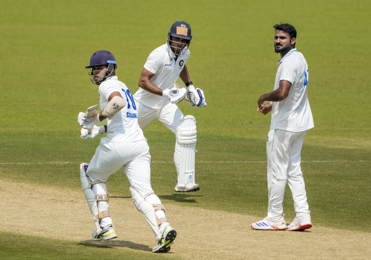 Bhupen Lalwani and Shashwat Dangwal run while Akash Deep watches on, Bengal vs Uttarakhand, Ranji Trophy, 1st day, Kolkata, October 15, 2025