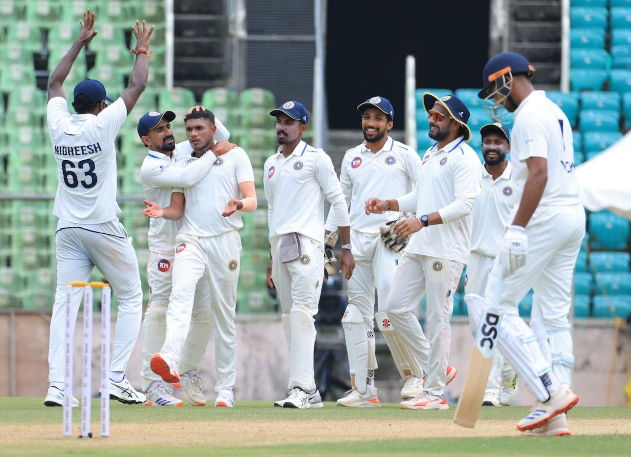 Eden Apple Tom sent back Ruturaj Gaikwad, Kerala vs Maharashtra, Ranji Trophy, 2nd day, Thiruvananthapuram, October 16, 2025
