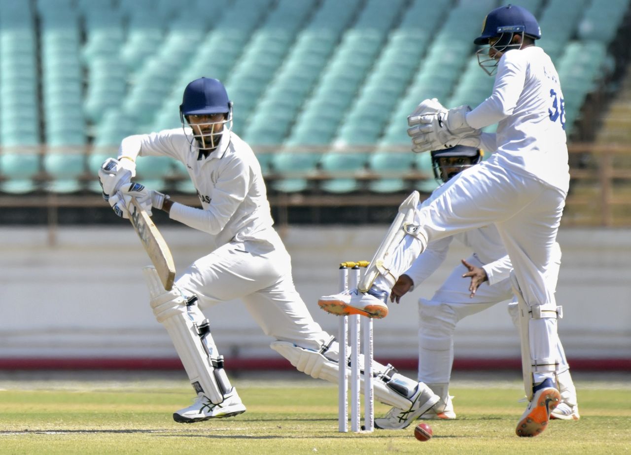 Sammar Gajjar dabs the ball away, Saurashtra vs Karnataka, Ranji Trophy, 3rd day, Rajkot, October 17, 2025