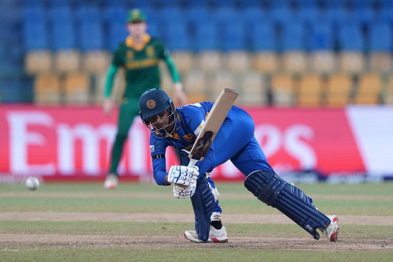 Vishmi Gunaratne returned to bat after being injured earlier in the innings, Sri Lanka vs South Africa, Women's ODI World Cup, Colombo, October 17, 2025