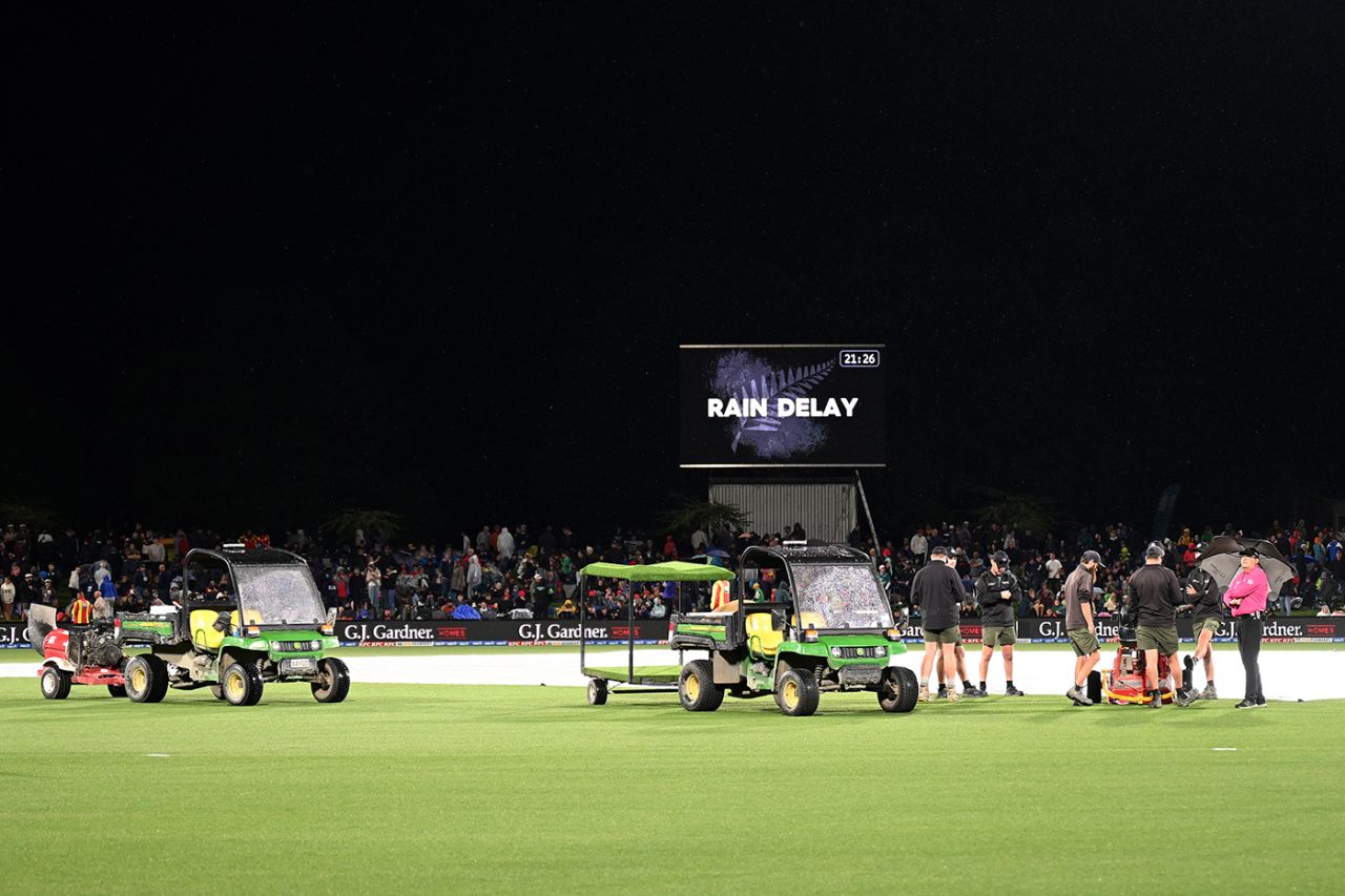 The rain held up New Zealand's run chase, New Zealand vs England, 1st Men's T20I, Hagley Oval, Christchurch, October 18, 2025