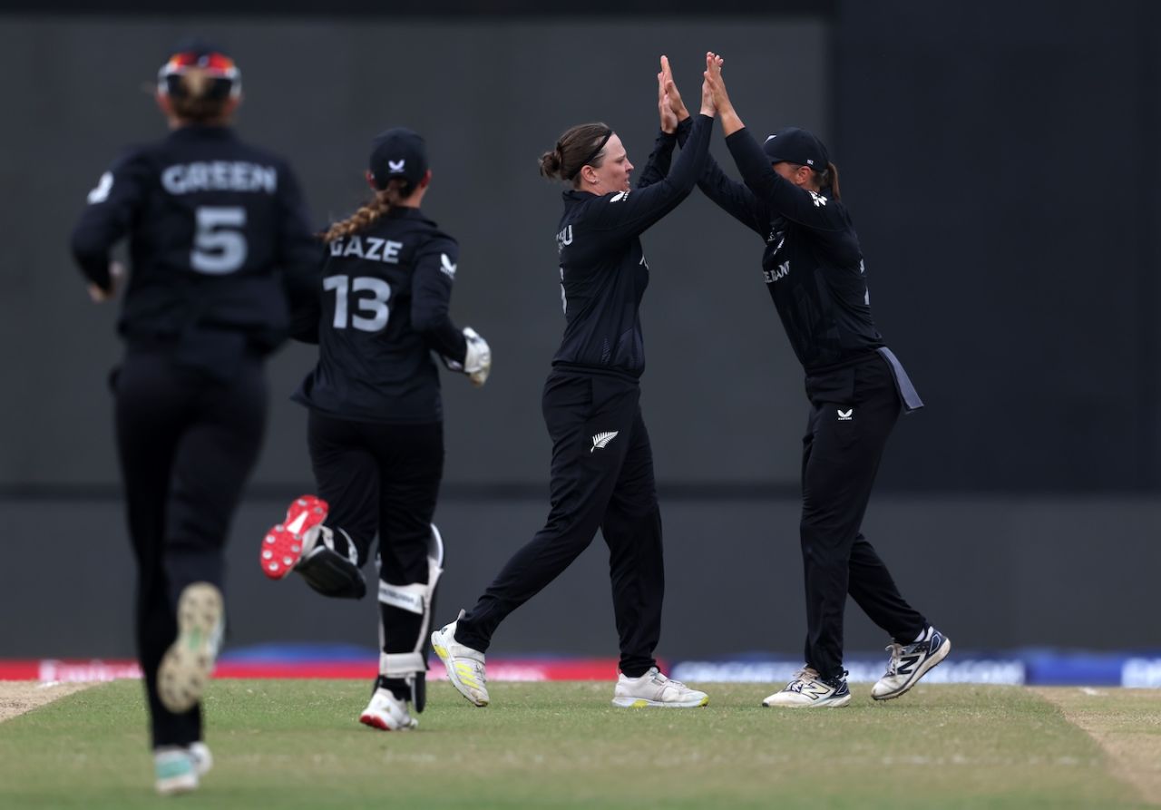 Lea Tahuhu got New Zealand the first breakthrough, New Zealand vs Pakistan, Women's World Cup 2025, Colombo, October 18, 2025