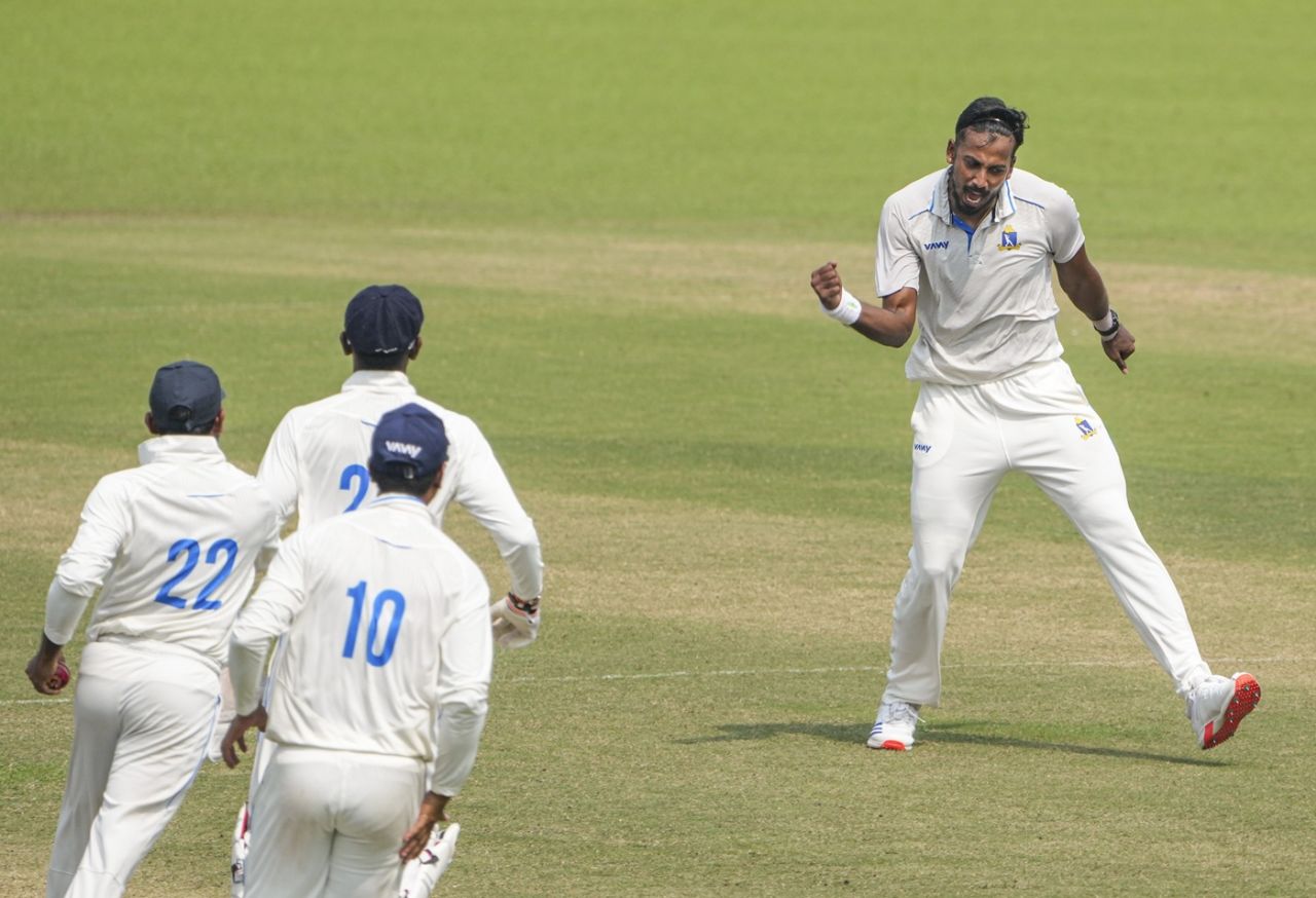 Ishan Porel is pumped up after dismissing J Suchith, Bengal vs Uttarakhand, Ranji Trophy, 4th day, Kolkata, October 18, 2025