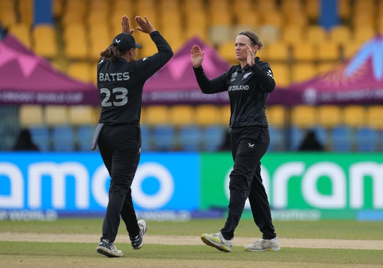 Lea Tahuhu hurt Pakistan with two early wickets, New Zealand vs Pakistan, Women's World Cup 2025, Colombo, October 18, 2025