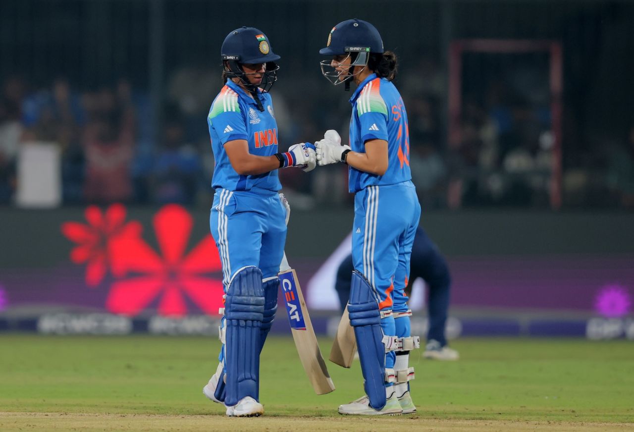 Harmanpreet Kaur and Smriti Mandhana put on a dominating stand, India vs England, Women's ODI World Cup, Indore, October 19, 2025