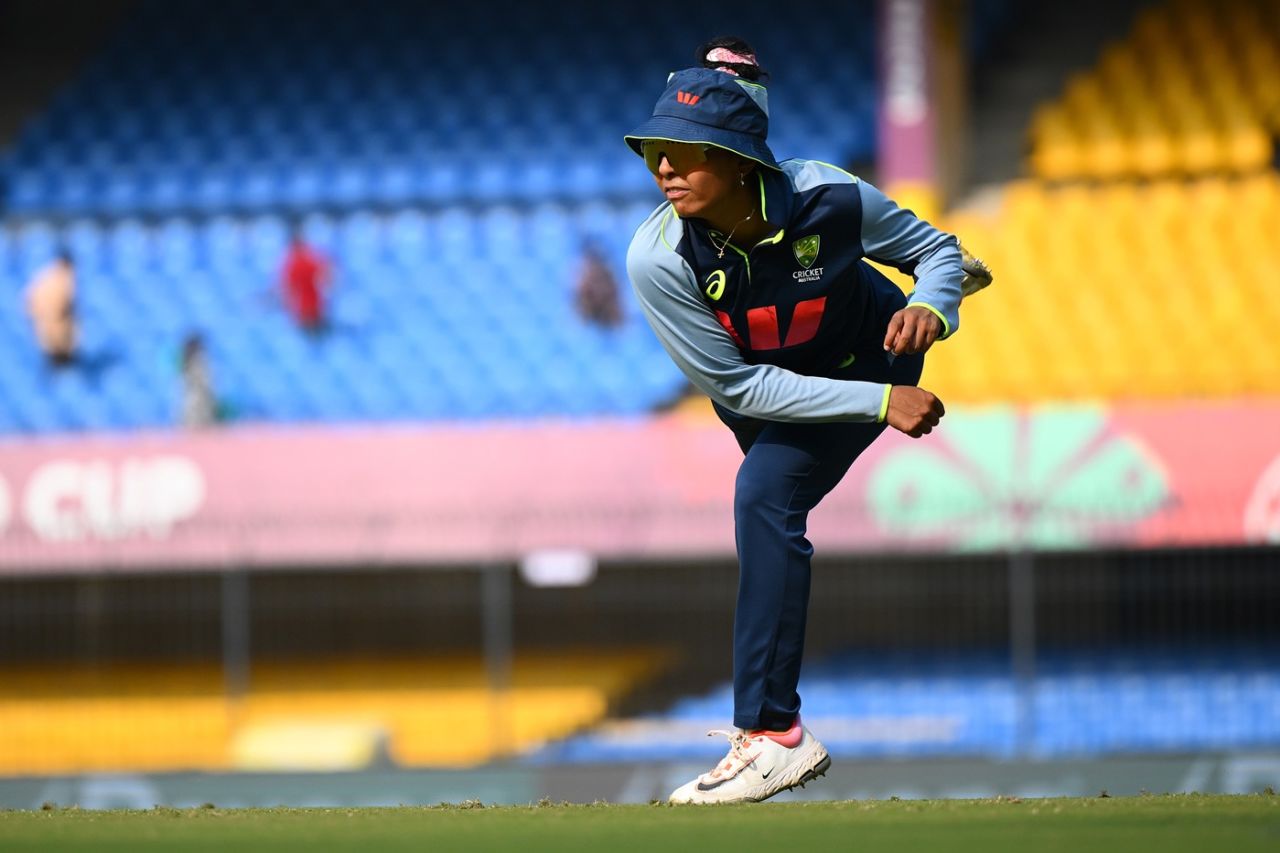 Alana King lets the ball fly, Australia vs England, Indore, Women's World Cup, October 21, 2025