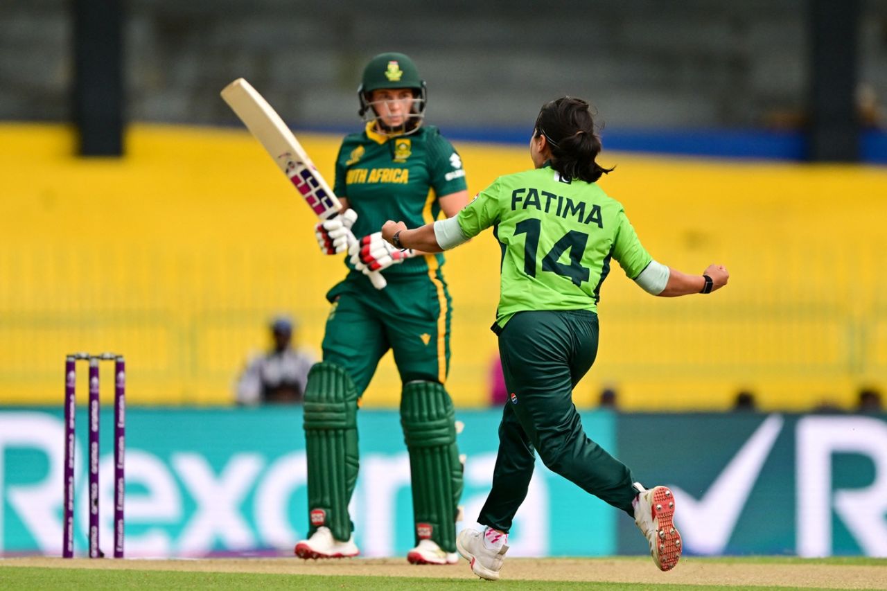 Fatima Sana dismissed Tazmin Brits for a duck before the rain break, Pakistan vs South Africa, ICC Women's ODI World Cup, Colombo, October 21, 2025