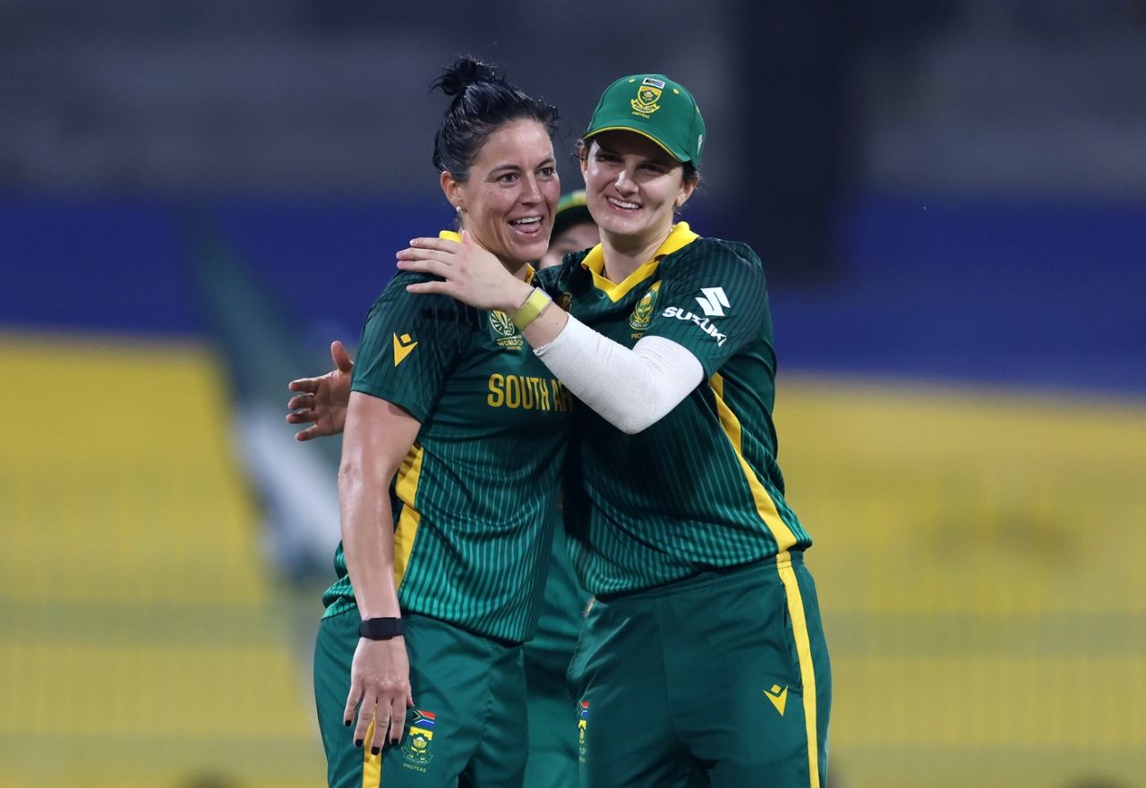 Marizanne Kapp and Laura Wolvaardt celebrate a wicket, Pakistan vs South Africa, ICC Women's ODI World Cup, Colombo, October 21, 2025