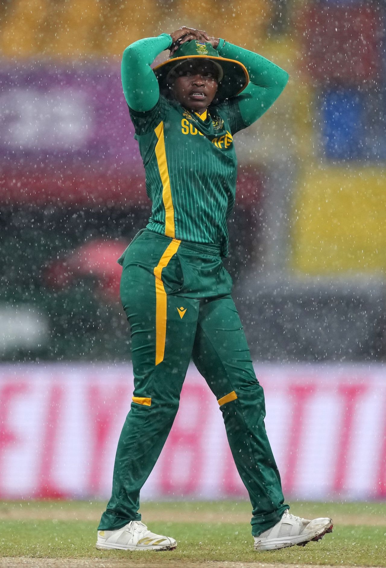 Nonkululeko Mlaba has to leave the field, Pakistan vs South Africa, Women's World Cup, Colombo, October 21, 2025