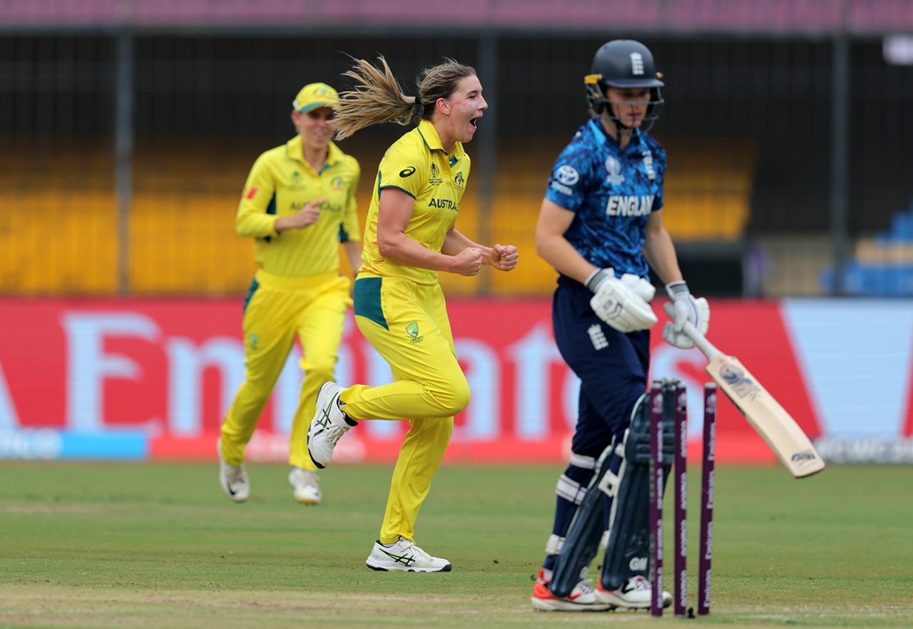 Annabel Sutherland cleaned up Amy Jones in her first over, Australia vs England, Women's World Cup, Indore, October 22, 2025