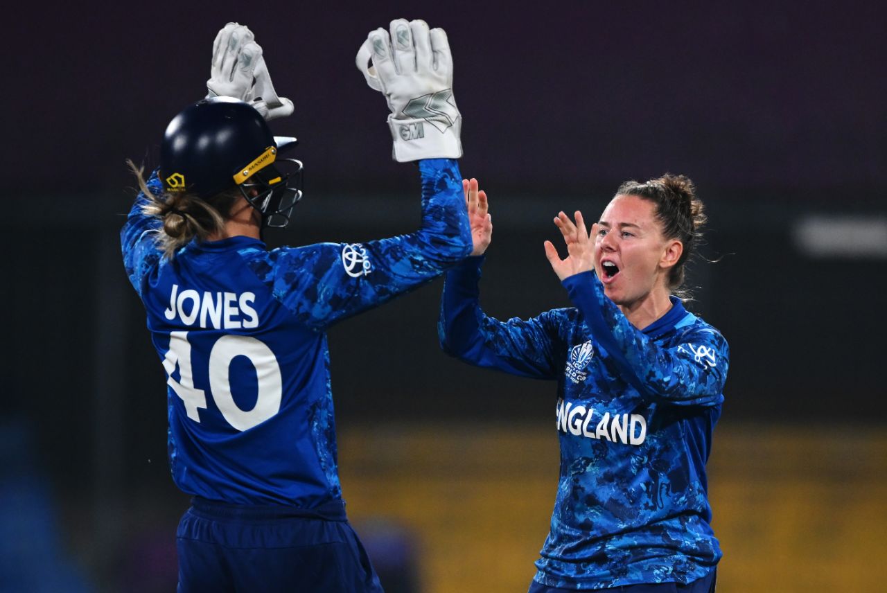 Linsey Smith struck in her second over as Georgia Voll played on, Australia vs England, Women's World Cup, Indore, October 22, 2025