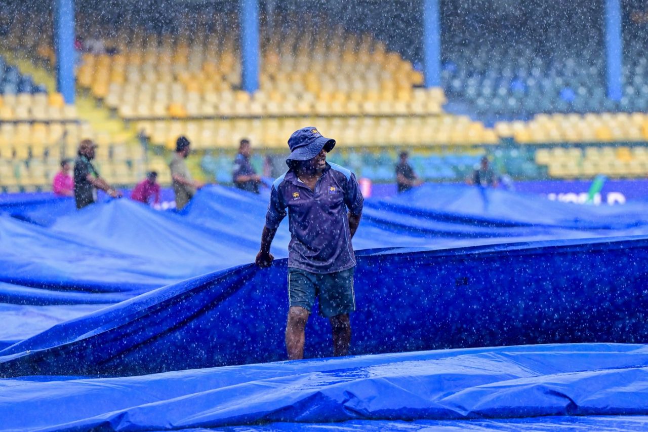 Colombo rain kept Khettarama's groundstaff busy, Sri Lanka vs Pakistan, Women's World Cup, Colombo, October 24, 2025