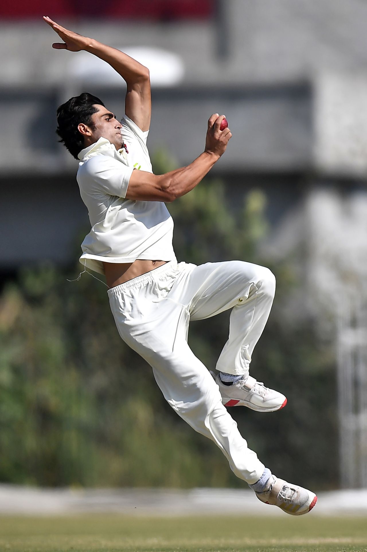 Ubaid Shah runs in to bowl a delivery, Lahore Region Whites vs Karachi Region Blues, Quaid-e-Azam Trophy, Abbottabad, October 24, 2025