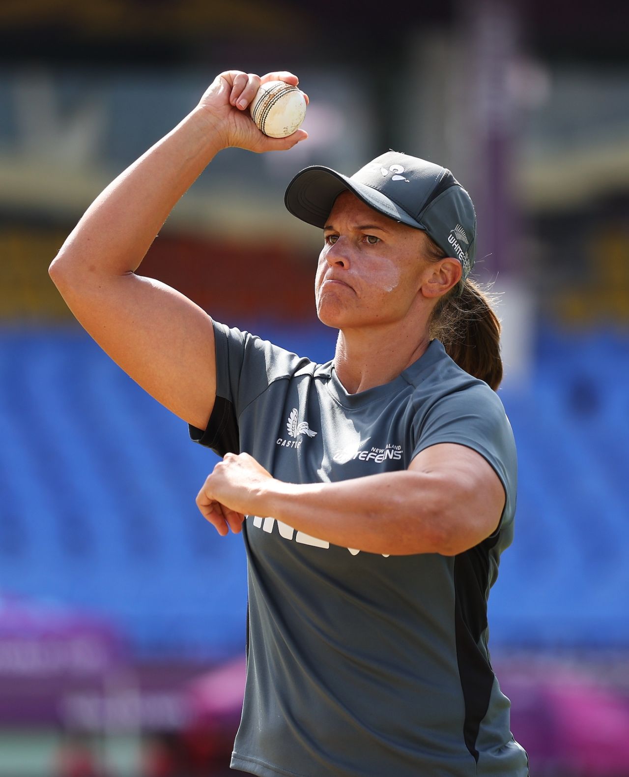 Suzie Bates has a bowl, England vs New Zealand, Women's World Cup, Visakhapatnam, October 26, 2025