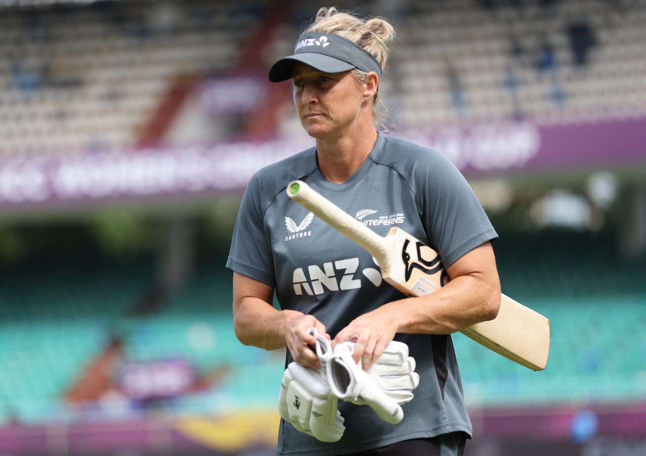 Sophie Devine walks out for a hit ahead of her farewell ODI, England vs New Zealand, Women's World Cup, Visakhapatnam, October 26, 2025