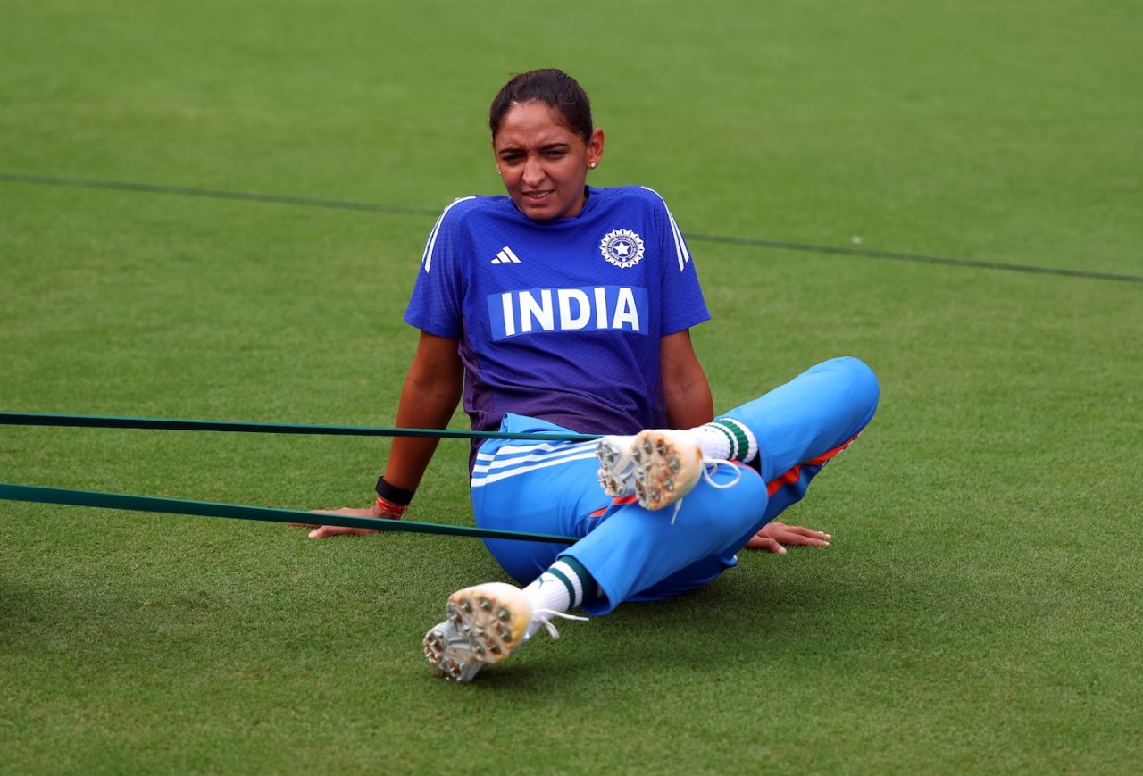 Harmanpreet Kaur warmed up before the toss, India vs Bangladesh, Women's World Cup 2025, Navi Mumbai, October 26, 2025