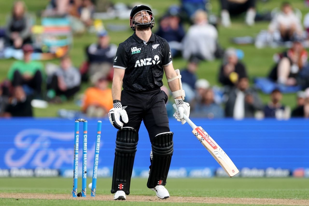 Kane Williamson chopped on for 21, New Zealand vs England, 2nd ODI, Hamilton, October 29, 2025