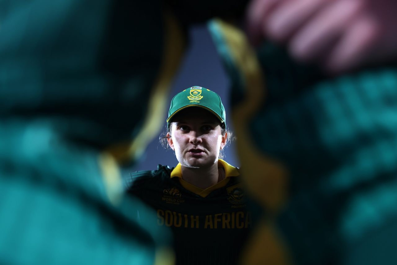 Laura Wolvaardt speaks to her team-mates before the chase, England vs South Africa, Women's World Cup semi-final, Guwahati, October 29, 2025