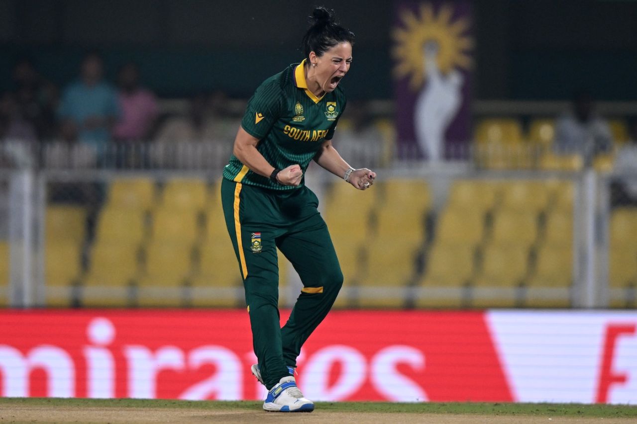 Marizanne Kapp struck twice in the first over of the chase, England vs South Africa, Women's World Cup semi-final, Guwahati, October 29, 2025