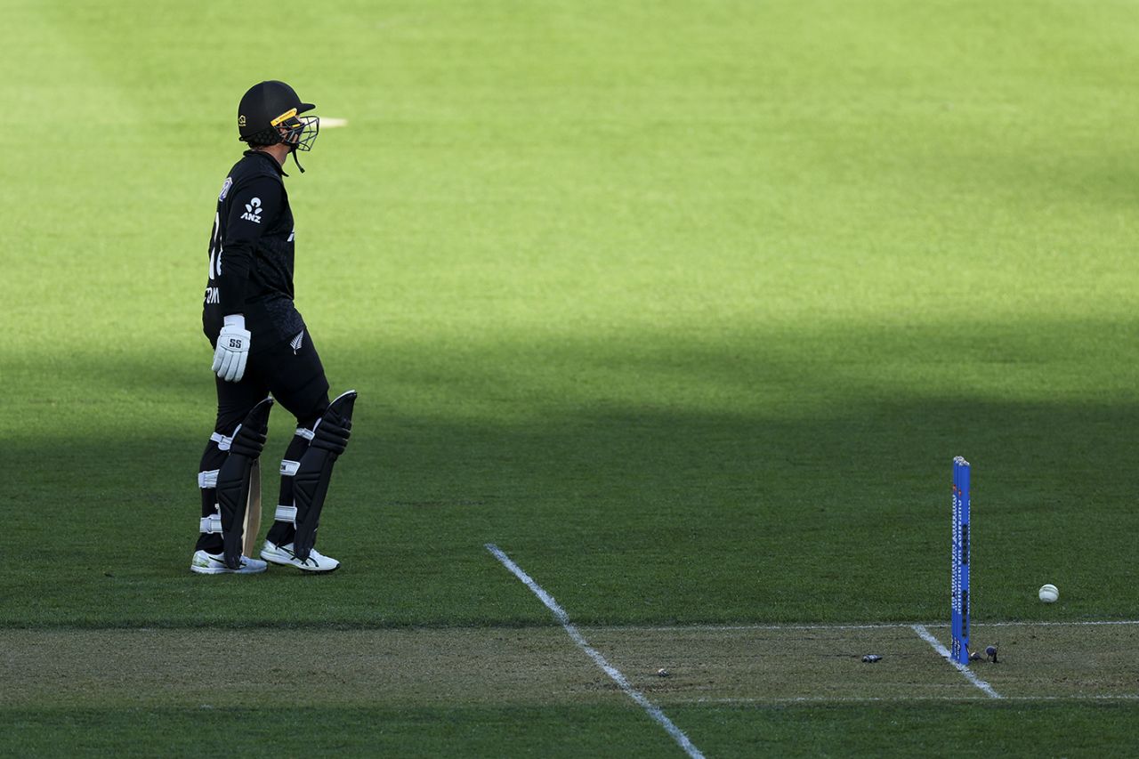 Devon Conway was run out while backing up, New Zealand vs England, 3rd ODI, Wellington, November 1, 2025