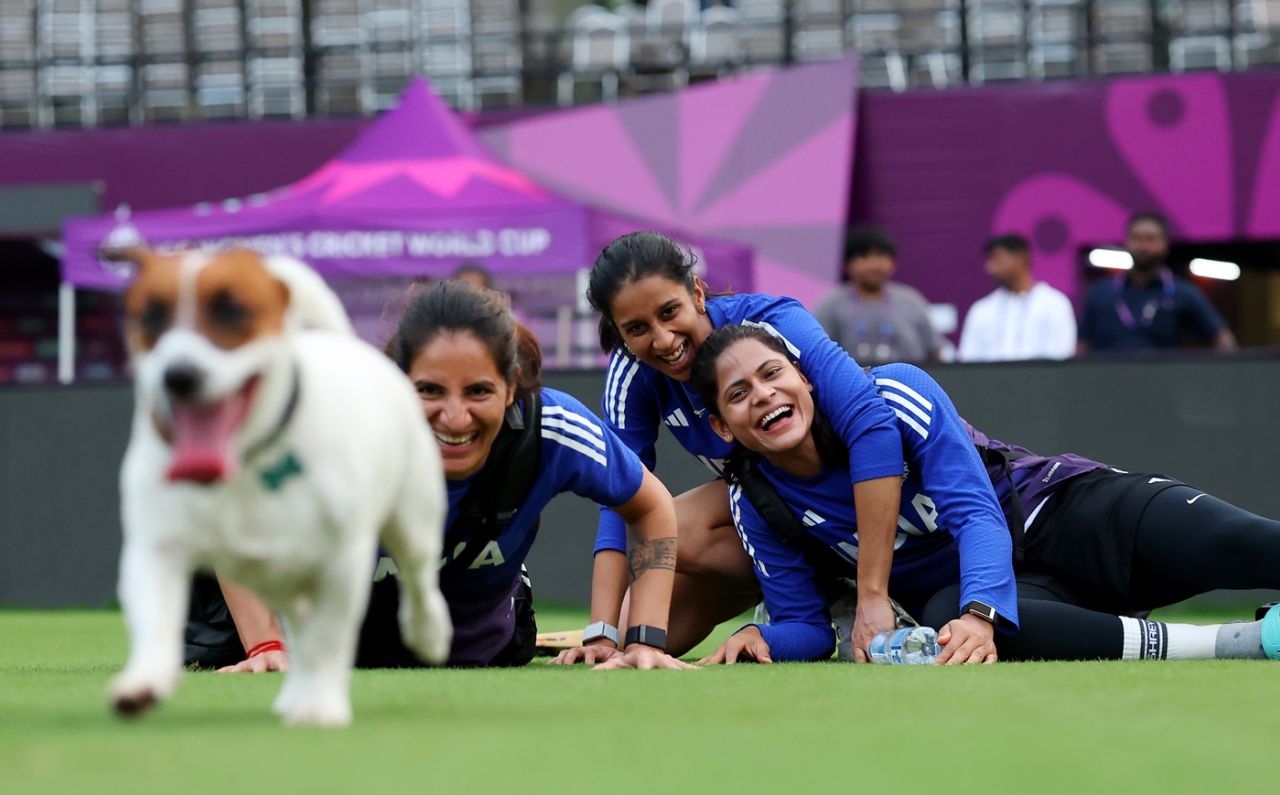 Jemimah Rodrigues, Renuka Singh and Radha Yadav play with Rodrigues' dog, Jade, ICC Women's ODI World Cup, Mumbai, November 1, 2025