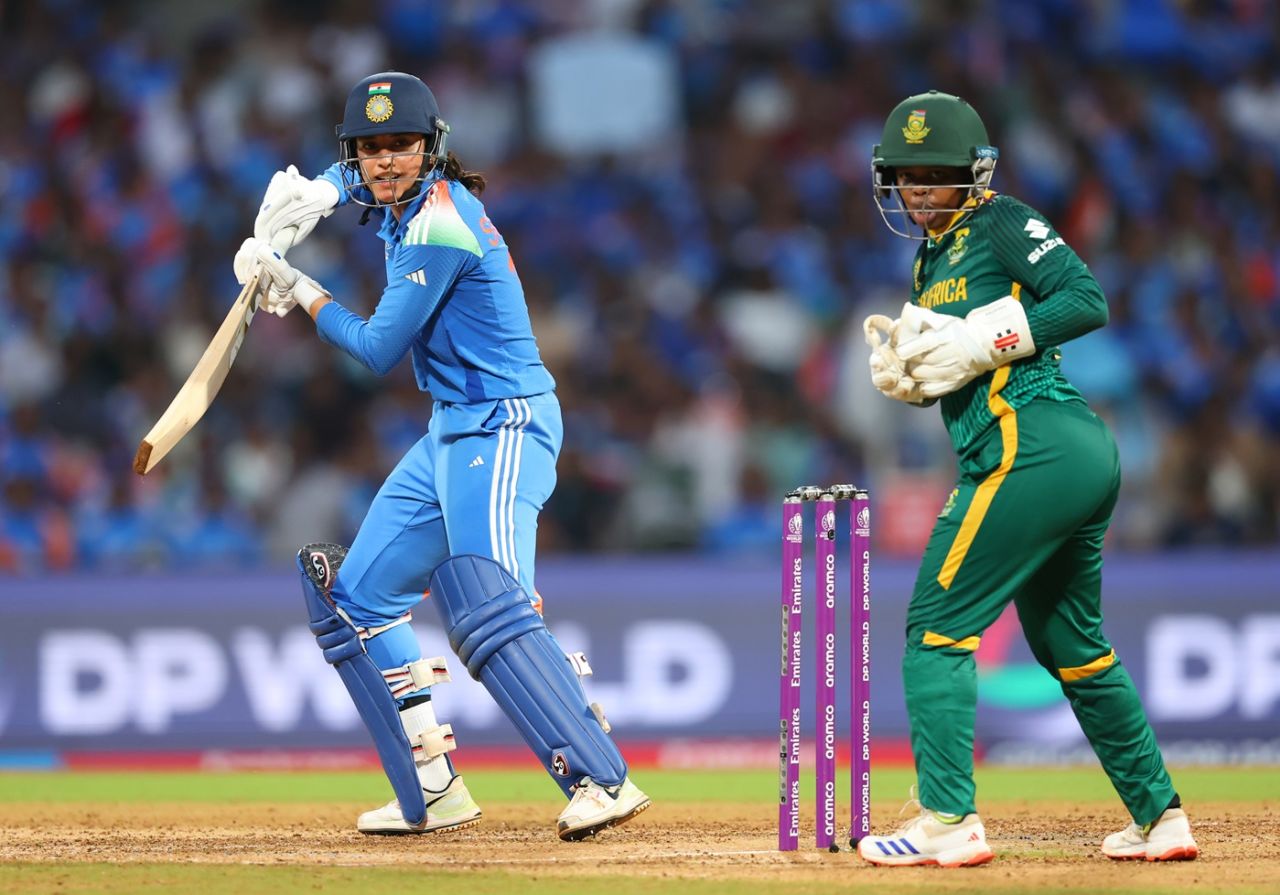 Smriti Mandhana plays it on the off side, India vs South Africa, Women's World Cup final, Navi Mumbai, November 2, 2025
