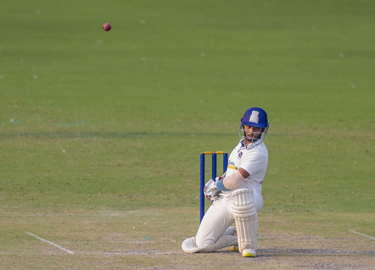 Siddhant Addhatrao takes evasive action, Delhi vs Puducherry, Ranji Trophy 2025-26, 2nd day, Delhi, November 2, 2025