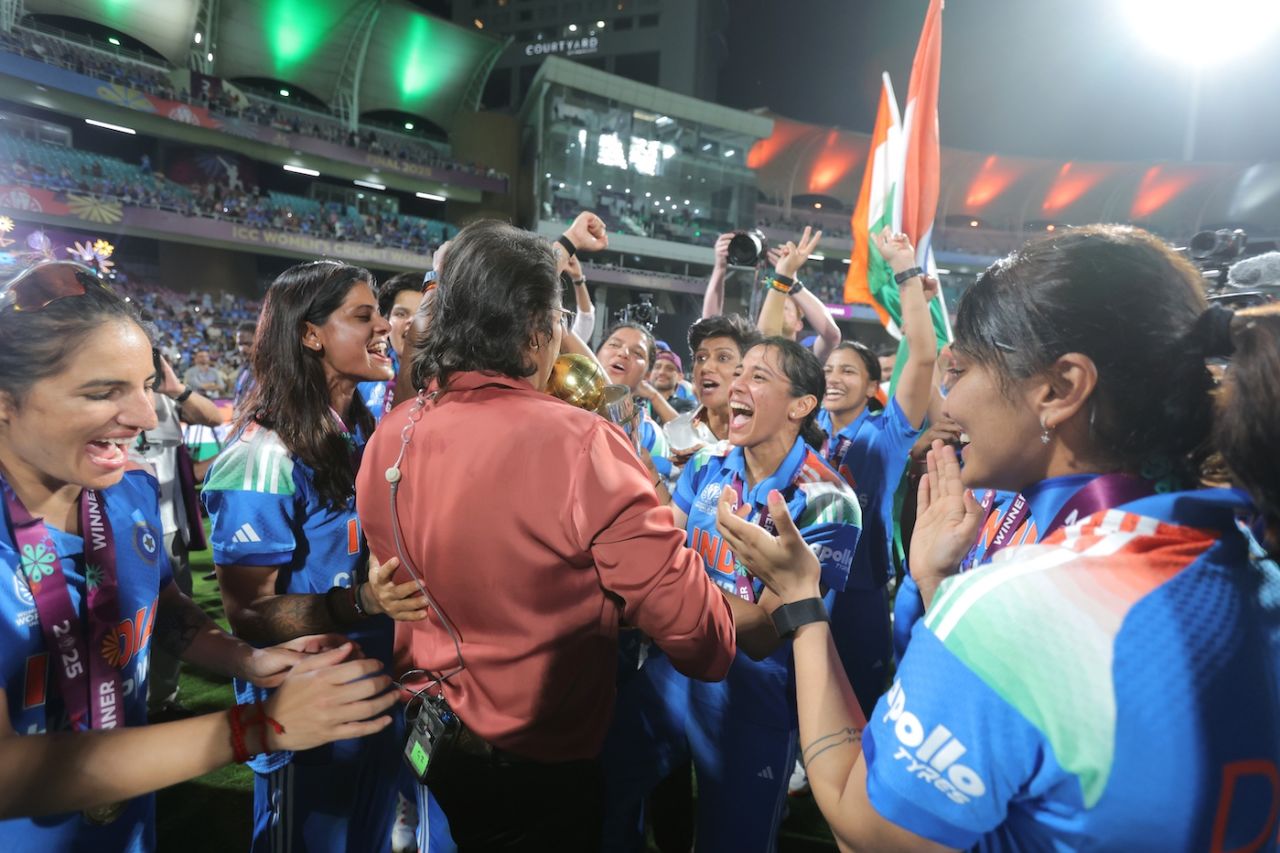 India's world champions celebrate with Jhulan Goswami and Anjum Chopra, India vs South Africa, Women's ODI World Cup final, Navi Mumbai, November 2, 2025