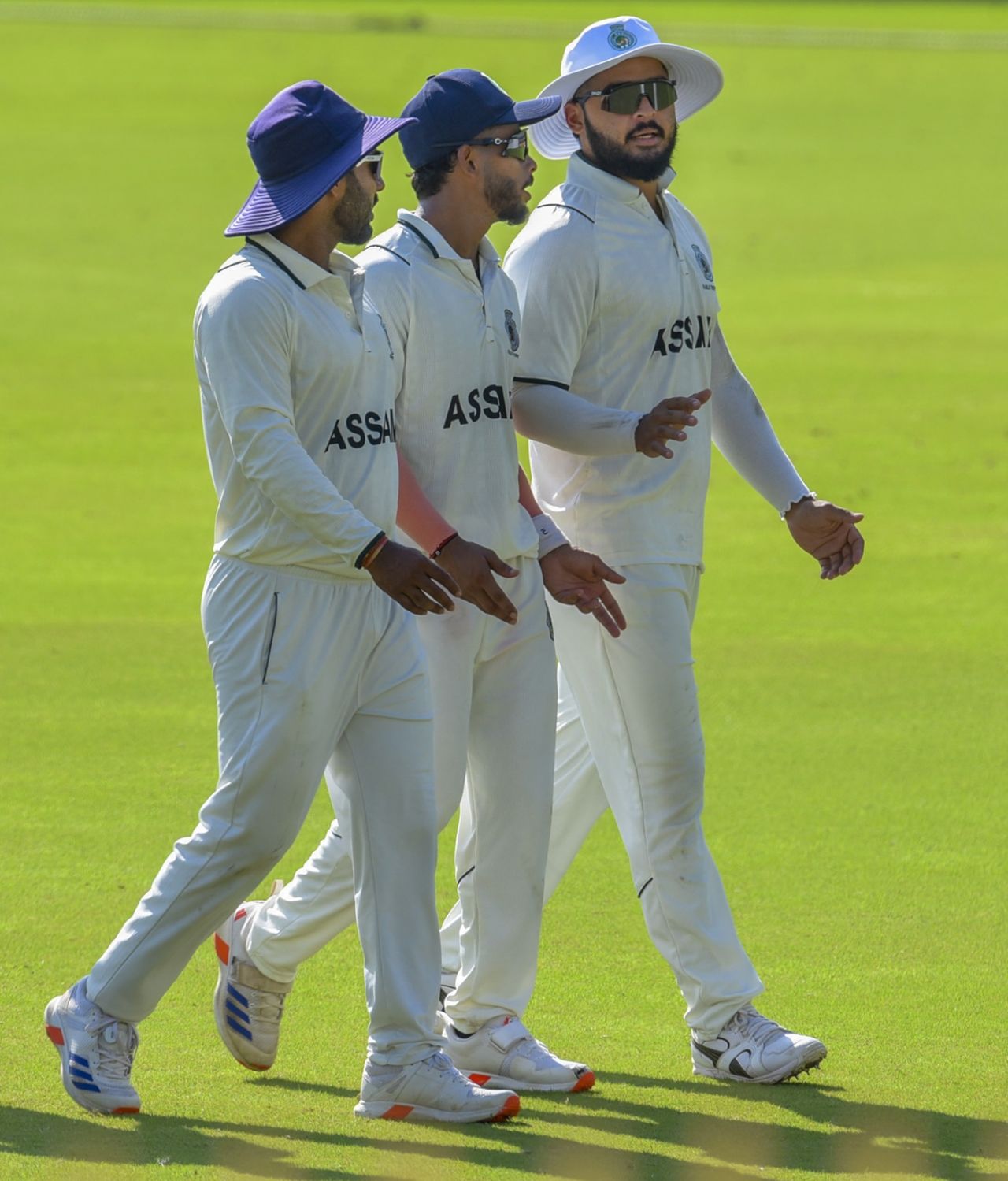 Riyan Parag has a chat with his Assam team-mates, Assam vs Railways, Ranji Trophy 2025-26, 3rd day, Guwahati, November 3, 2025