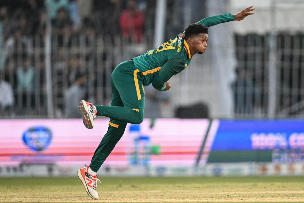Nqabayomzi Peter bowled a tight spell, Pakistan vs South Africa, 2nd ODI, Rawalpindi, November 6, 2025