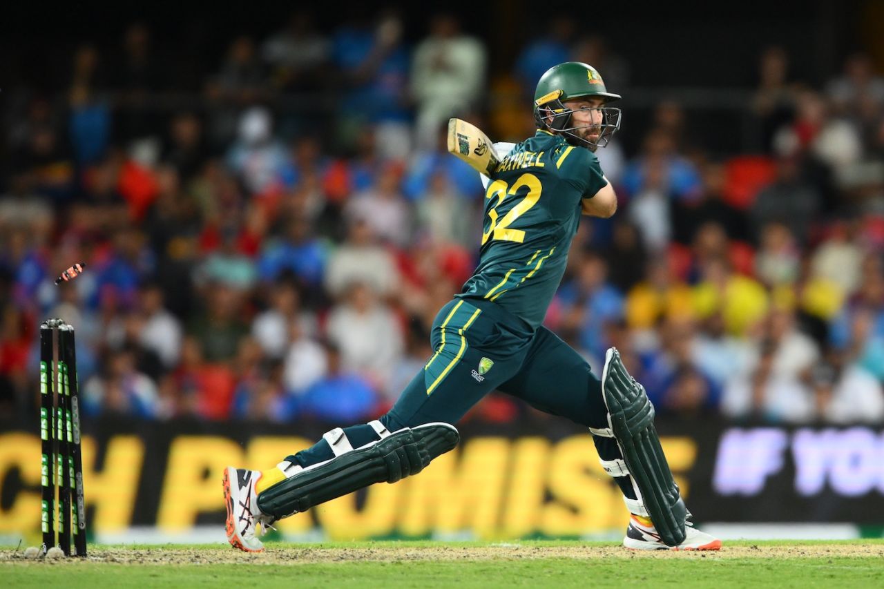Glenn Maxwell was bowled for 2 off 4 balls, Australia vs India, 4th T20I, Carrara Oval, gold Coast, November 6, 2025