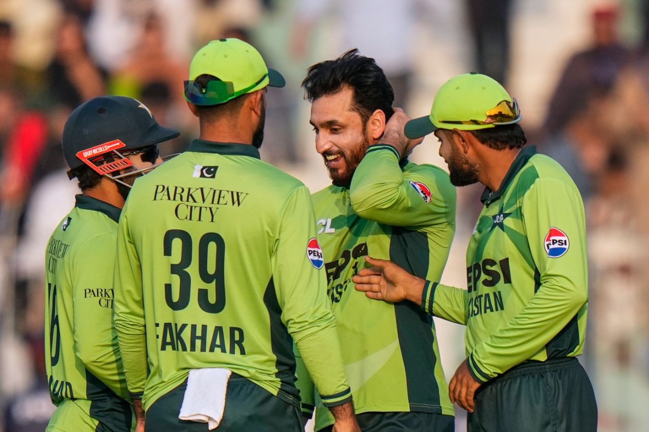 Salman Agha and Co celebrate Tony de Zorzi's wicket, Pakistan vs South Africa, 3rd ODI, Faisalabad, November 8, 2025