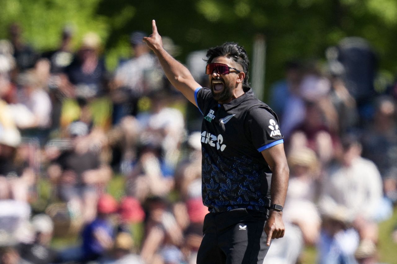 Ish Sodhi took three wickets to dominate the middle overs of the chase, New Zealand vs West Indies, 3rd T20I, Nelson, November 9, 2025