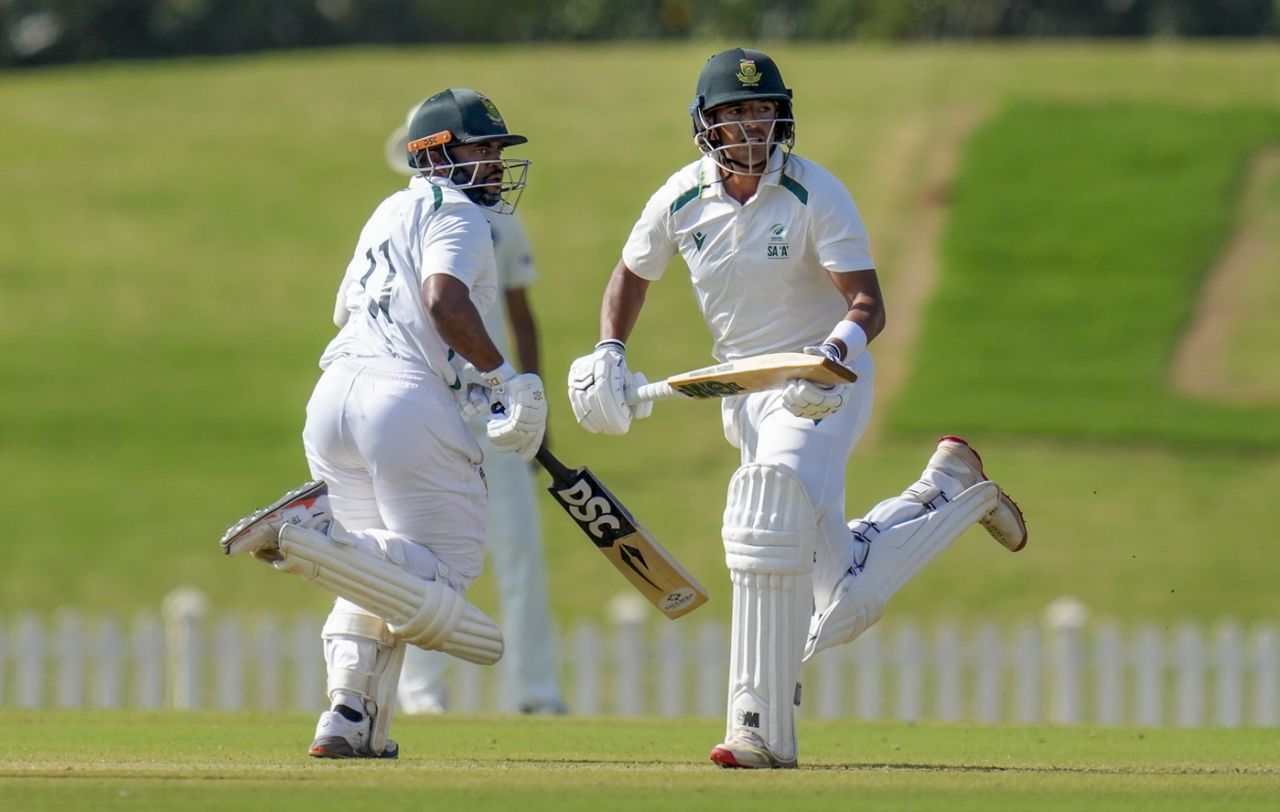 Temba Bavuma and Zubayr Hamza shared a 107-run partnership, India A vs South Africa A, 2nd unofficial Test, 4th day, Bengaluru, November 9, 2025